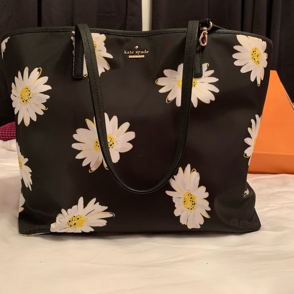 Kate Spade ♠️ daisy diaper or shoulder bag